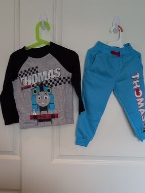 NwoT Thomas & Friends Joggers Set (2 Tshirts, 1 Pants)